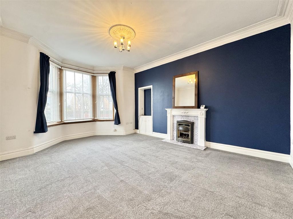 Property photo 2 of 16 Lounge