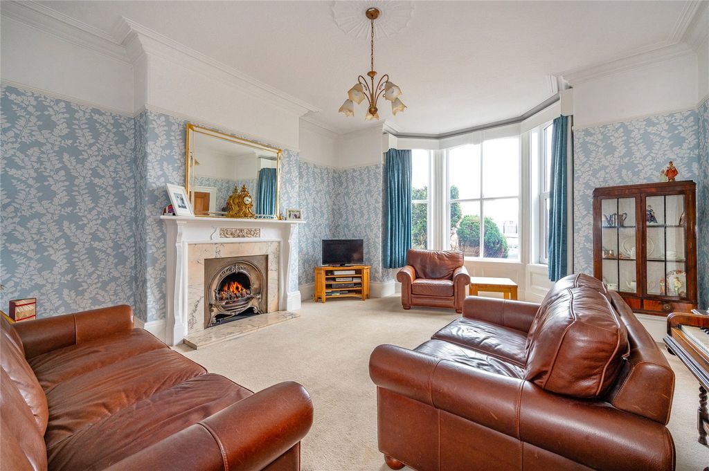 Property photo 2 of 18 Picture No. 11
