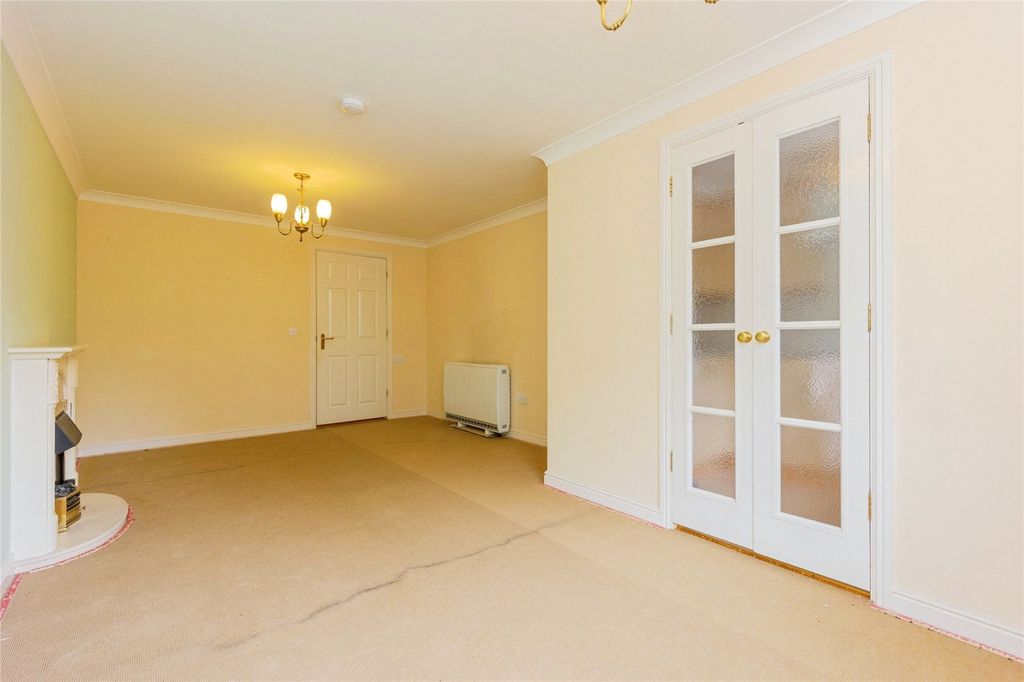 Property photo 3 of 11 Living Room