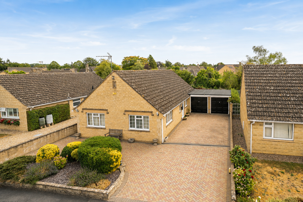 3 bed detached bungalow for saleBriary Road, Lechlade GL7