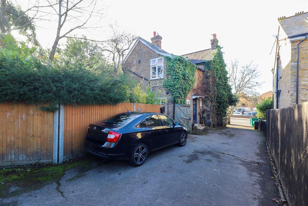 Property photo 2 of 3