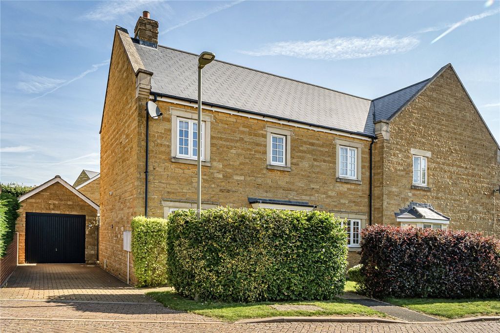 4 bed semi-detached house for saleHowes Lane, Chipping Norton OX7