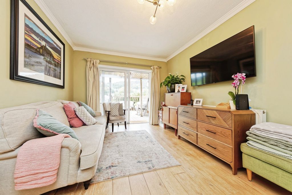 Property photo 2 of 17 Photo