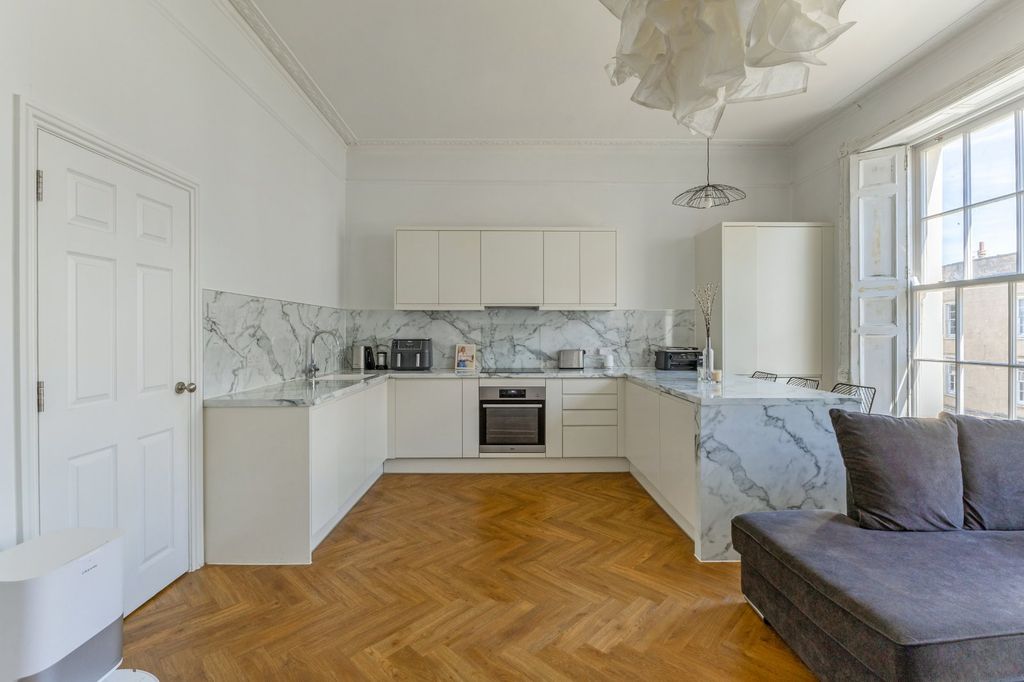 Property photo 1 of 10 Reception/Kitchen