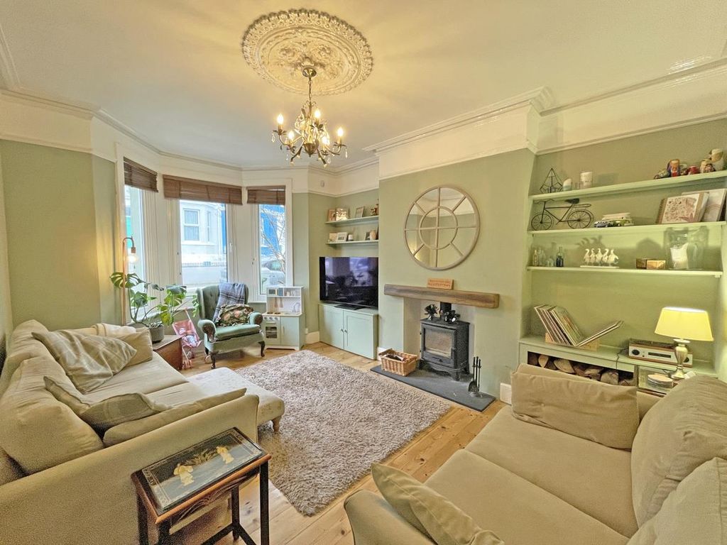 Property photo 2 of 23 Wesley Avenue 32 - Lounge Front.Jpg