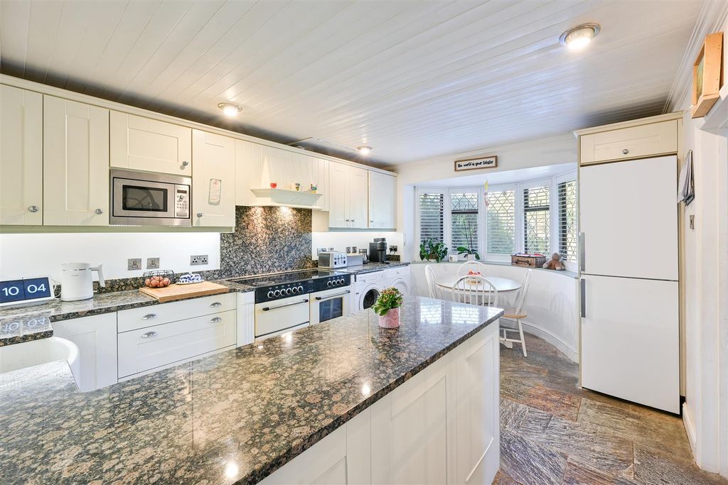 Property photo 2 of 27 Hookwood Cottage, 7- (8).Jpg