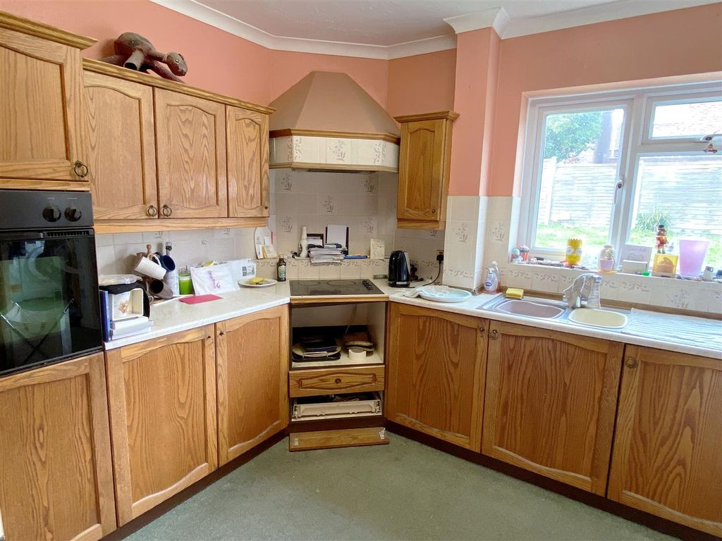 Property photo 3 of 13 Kitch 1.Jpg