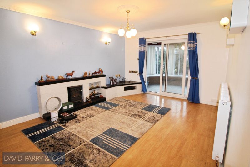 Property photo 2 of 14 Three-Bedroom Detached Bungalow