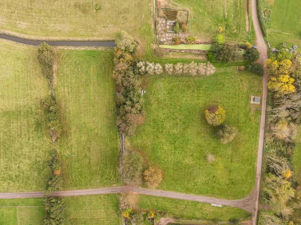 Property photo 2 of 33