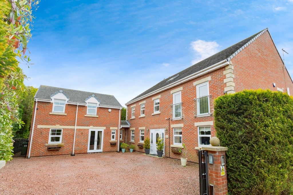 Property photo 1 of 33