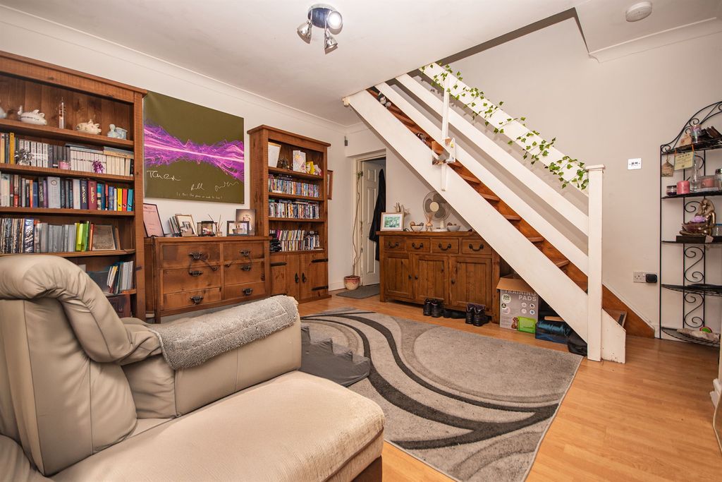 Property photo 3 of 9