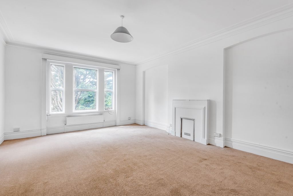 Property photo 1 of 12 737115 (3)