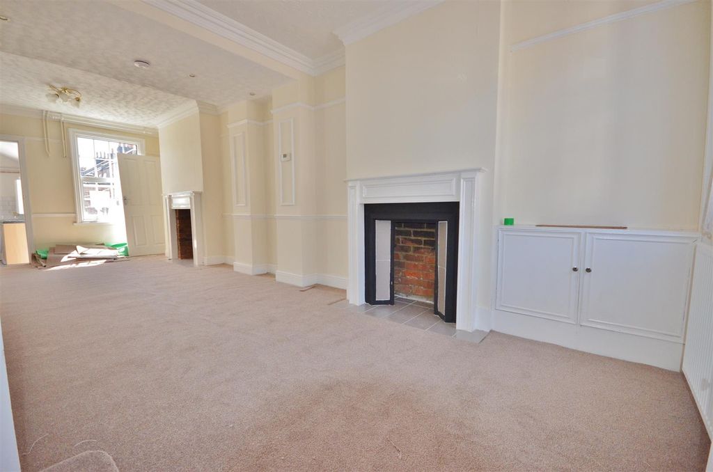 Property photo 2 of 10 Lounge