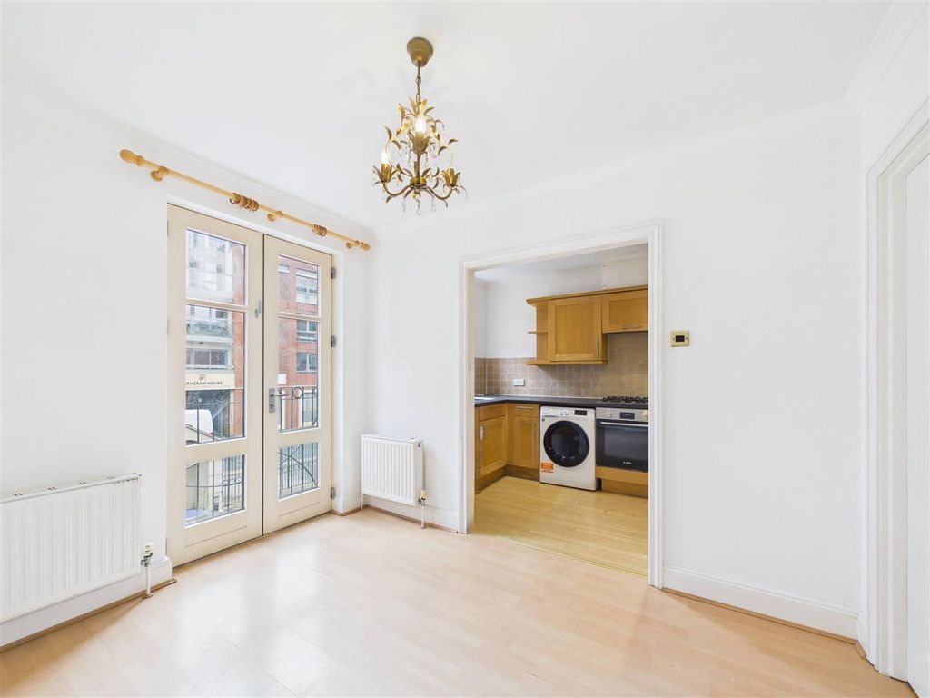 Property photo 3 of 17 3-Bed-House-Central-Cheltenham9.Jpg