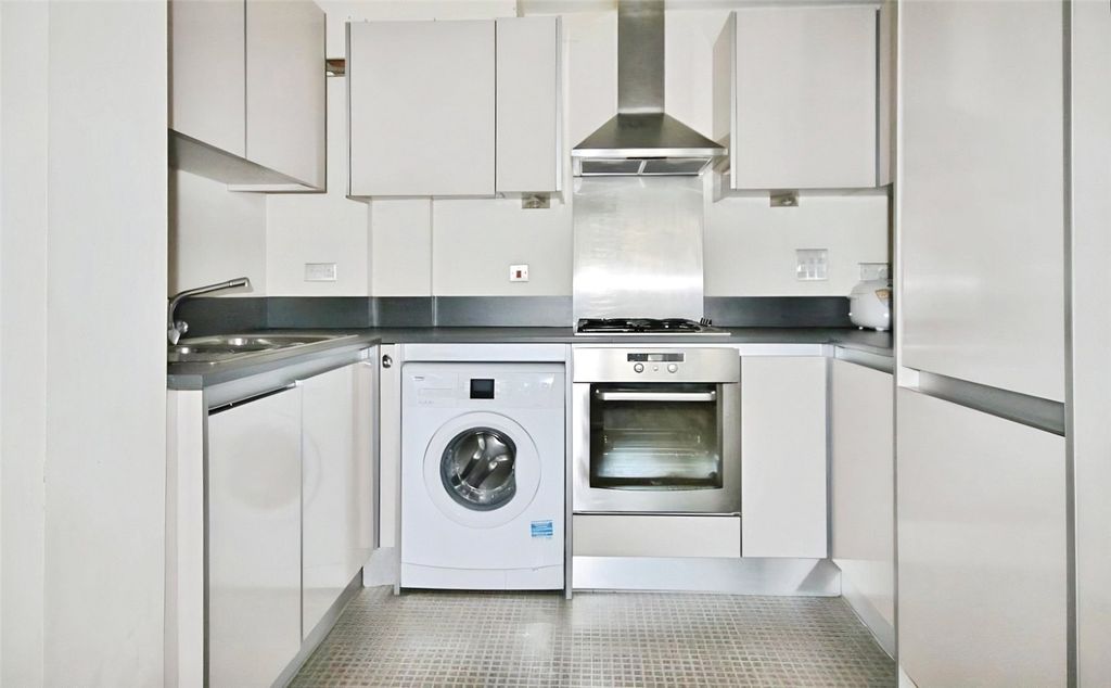 Property photo 3 of 8 Kitchen