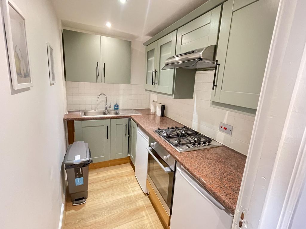 Property photo 1 of 12 Photo 5