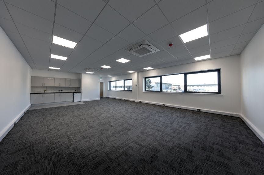 Property photo 3 of 10 696 Ff Office.Jpg