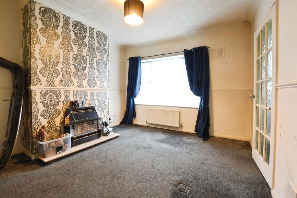 Property photo 2 of 16 Lounge