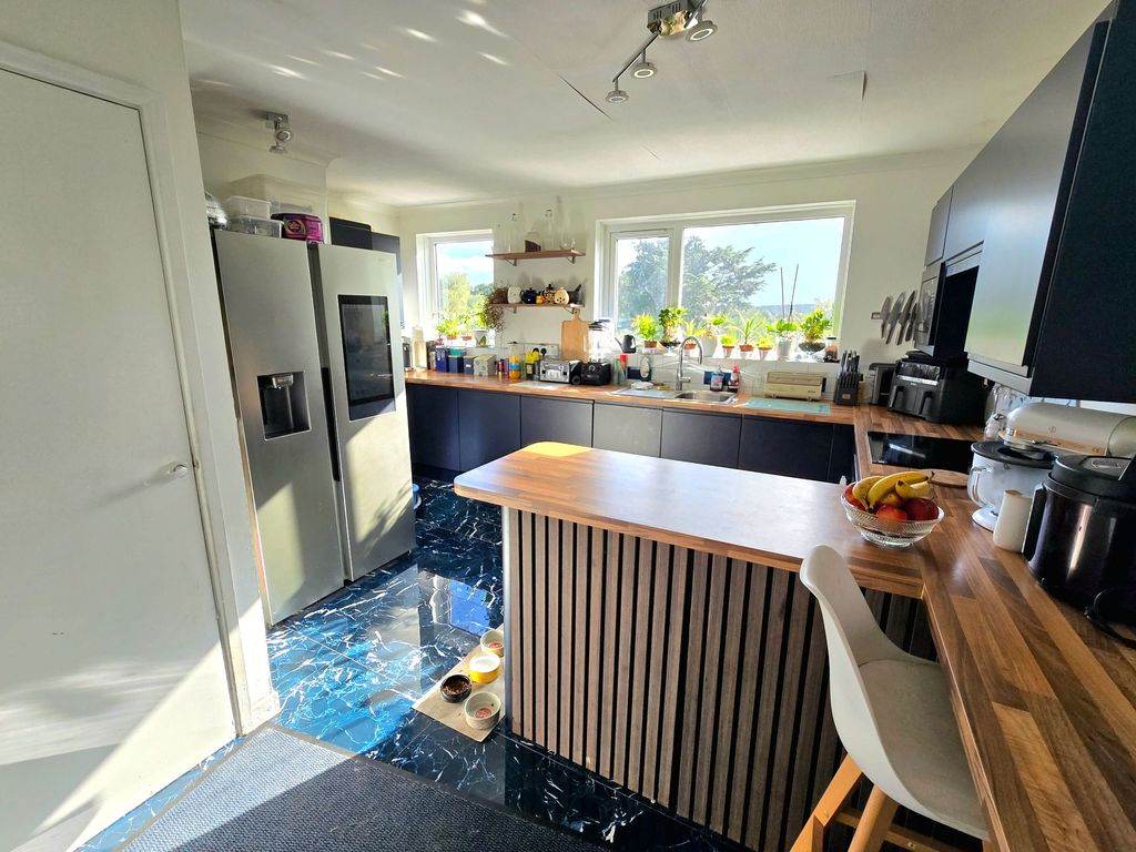 Property photo 3 of 37 Kitchen