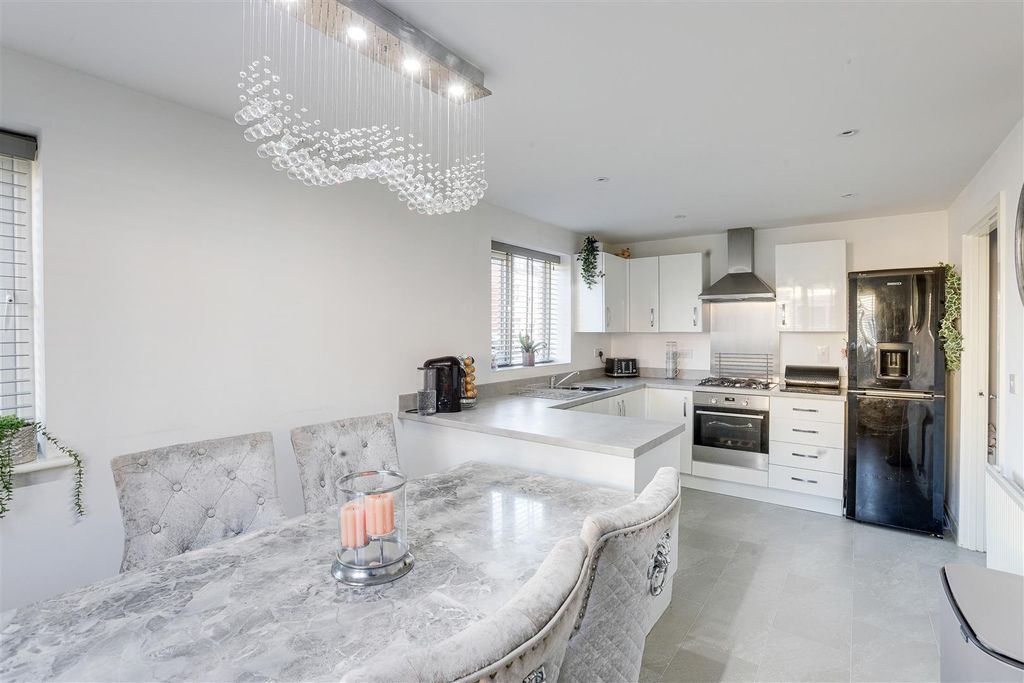 Property photo 3 of 20 1594.Jpg