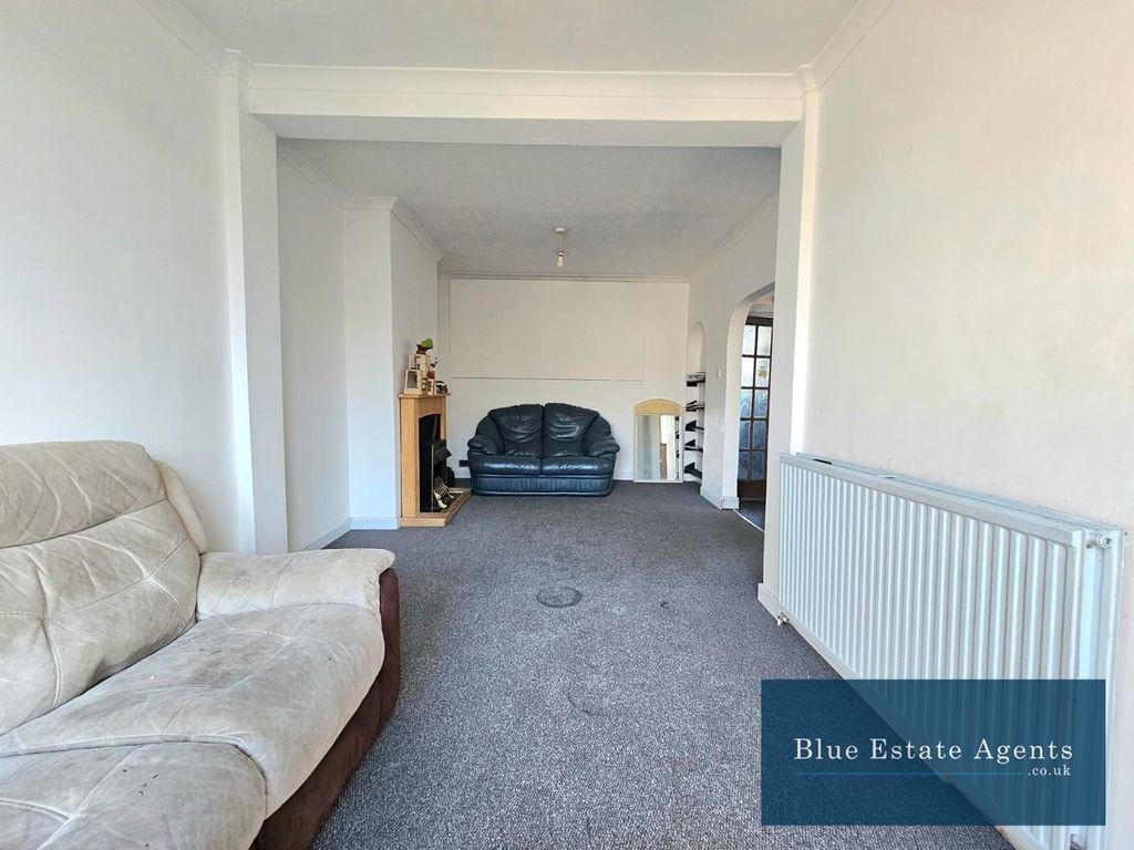 Property photo 2 of 12 Lounge