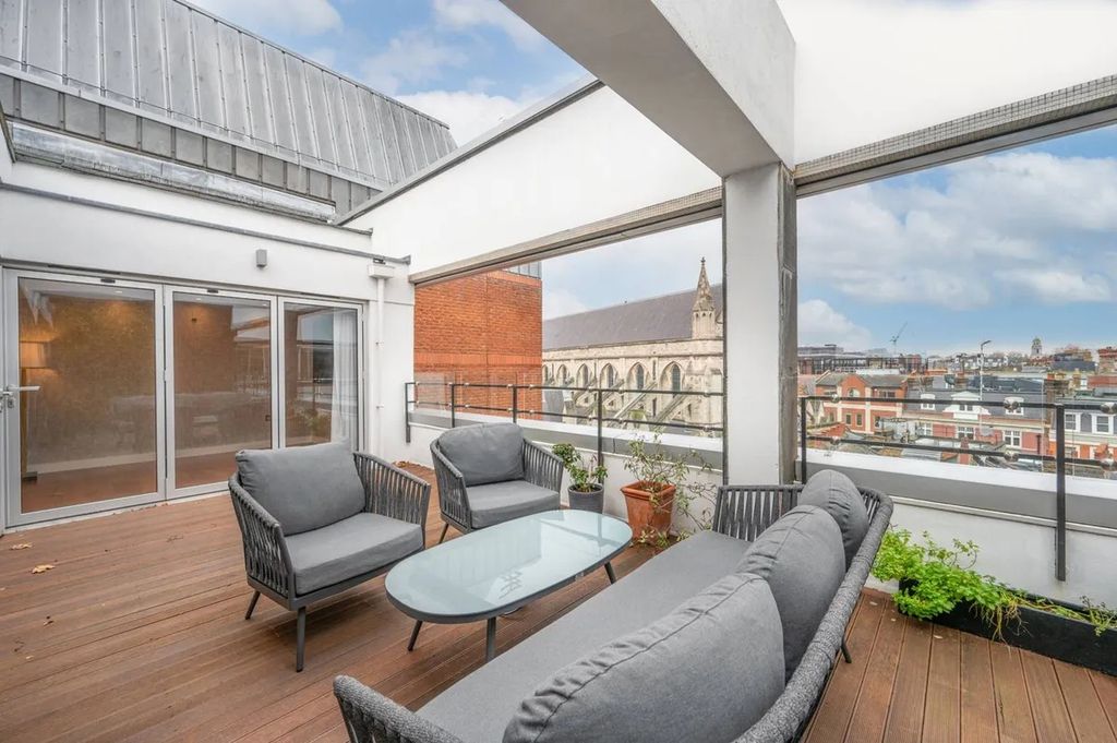 Property photo 2 of 20 Photo 15