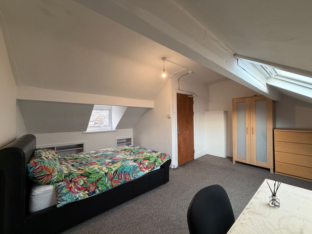 Property photo 2 of 6