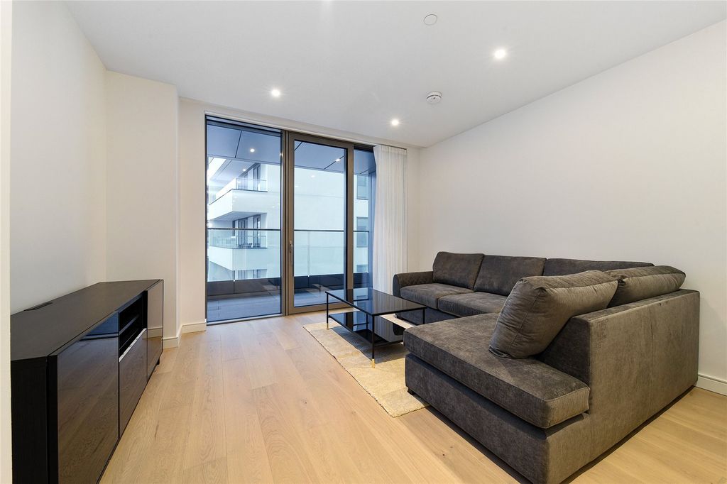 Property photo 2 of 17 Ellington Tower