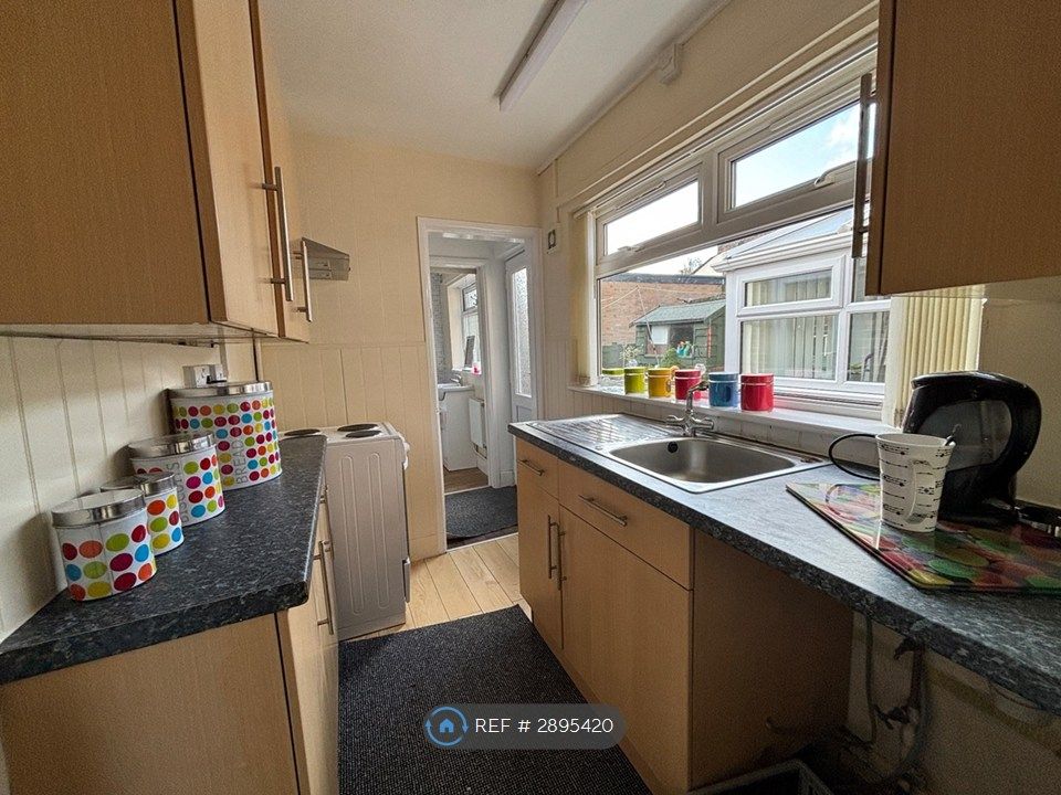 Property photo 3 of 10 Kitchen