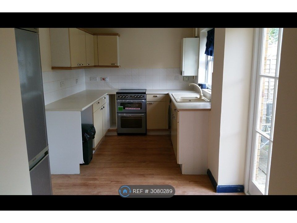 Property photo 3 of 10 Kitchen
