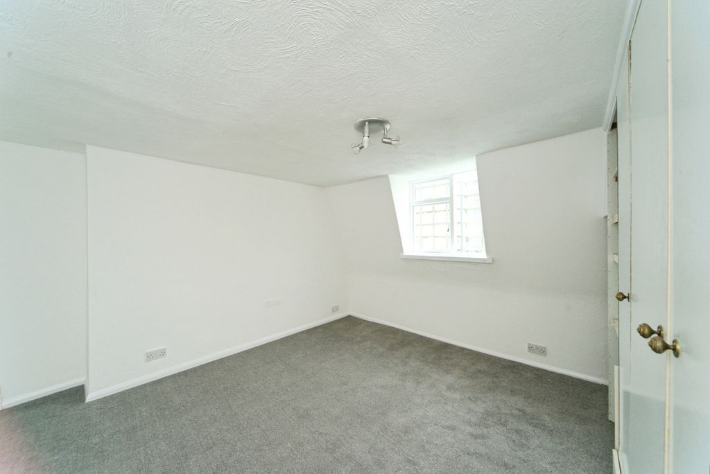 Property photo 3 of 20 Pbox-Img.Jpg