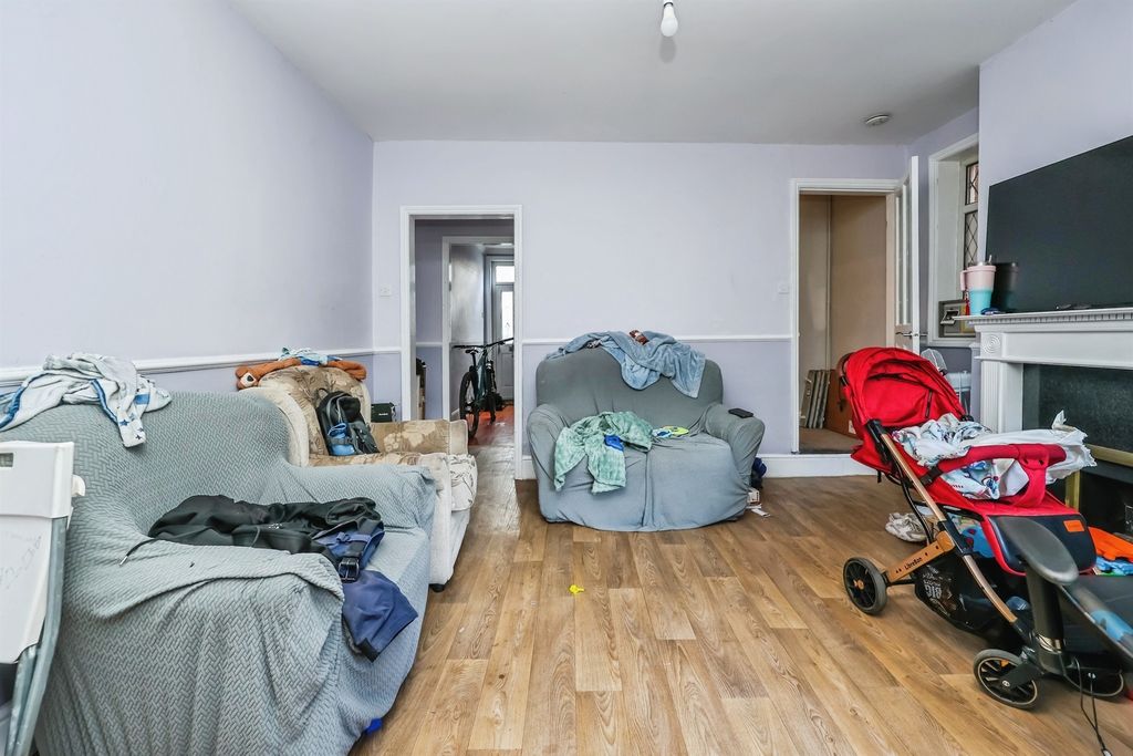 Property photo 2 of 13