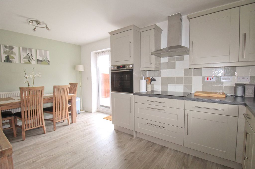 Property photo 2 of 19 Picture No. 09