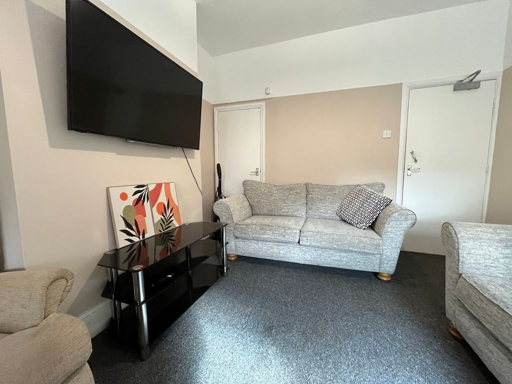 Property photo 3 of 13 Photo 4