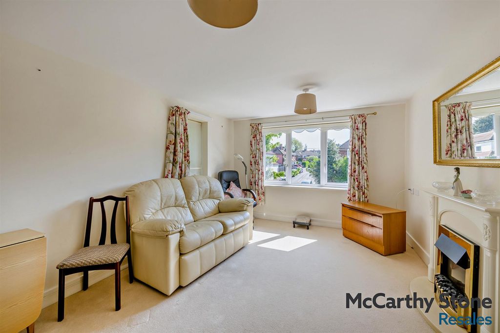 Property photo 3 of 18 8688669-Interior08-800.Jpg