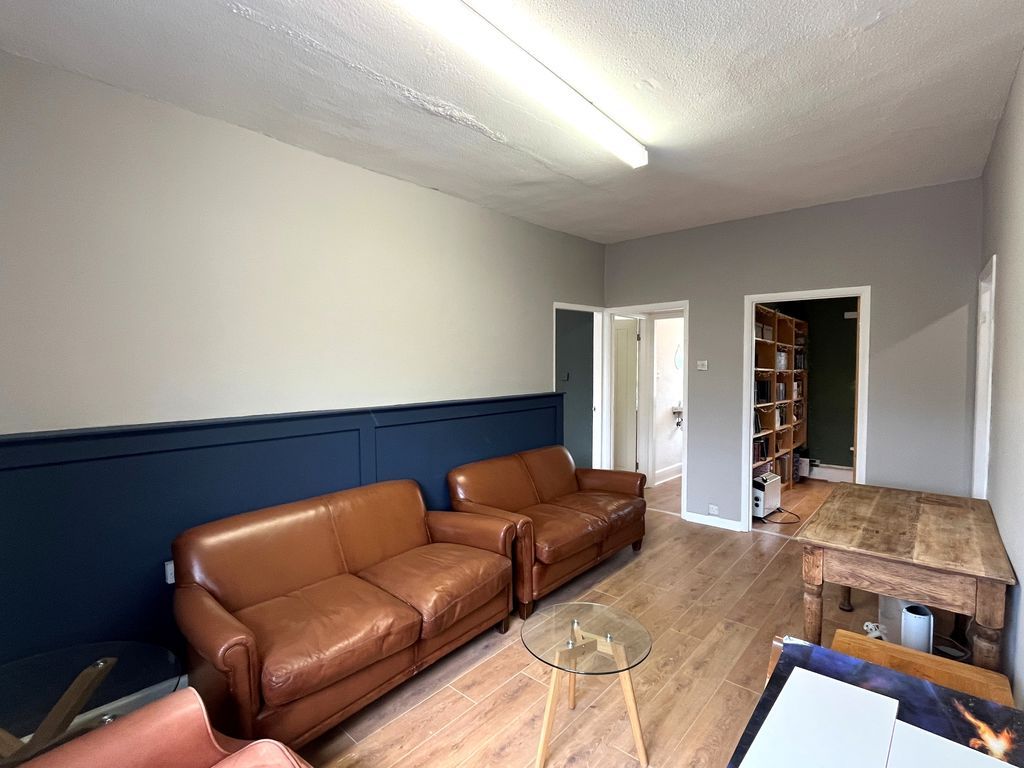 Property photo 3 of 10 Photo 8