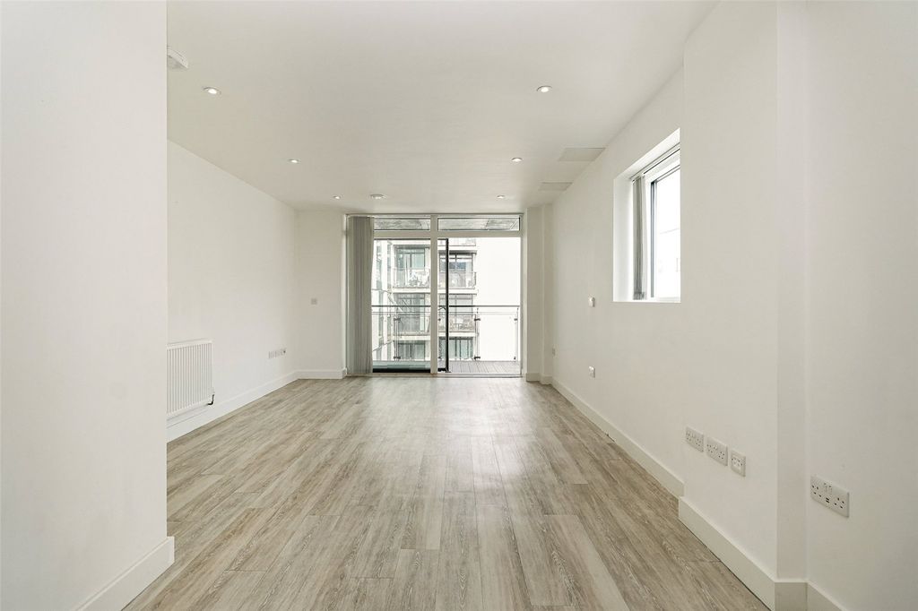 Property photo 1 of 17 Picture No. 02