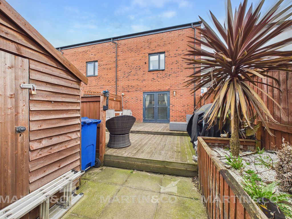 Property photo 3 of 17 Cam02406G0-Pr0583-Still015