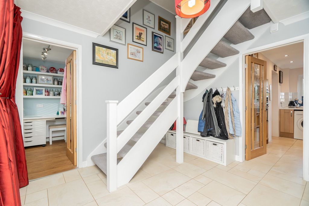 Property photo 3 of 28