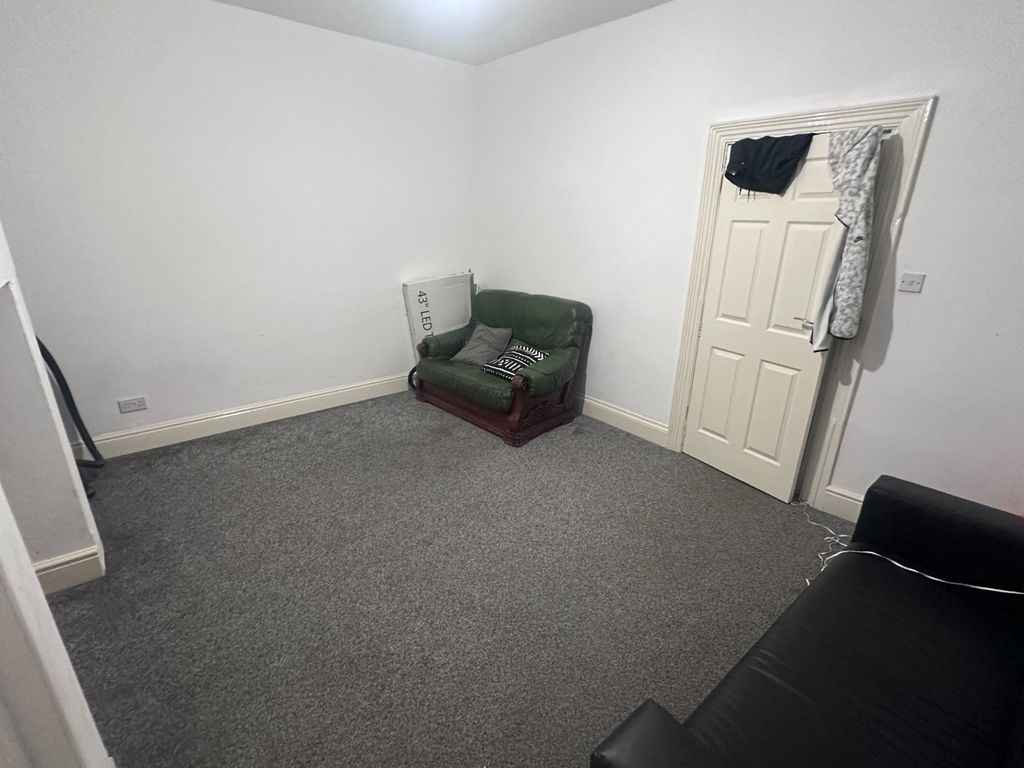 Property photo 3 of 10 Picture No. 06