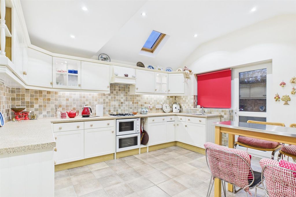 Property photo 3 of 14 Kitchen