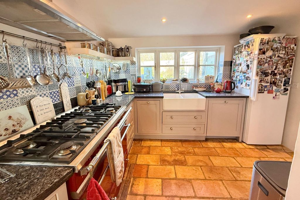 Property photo 3 of 39 Gallery