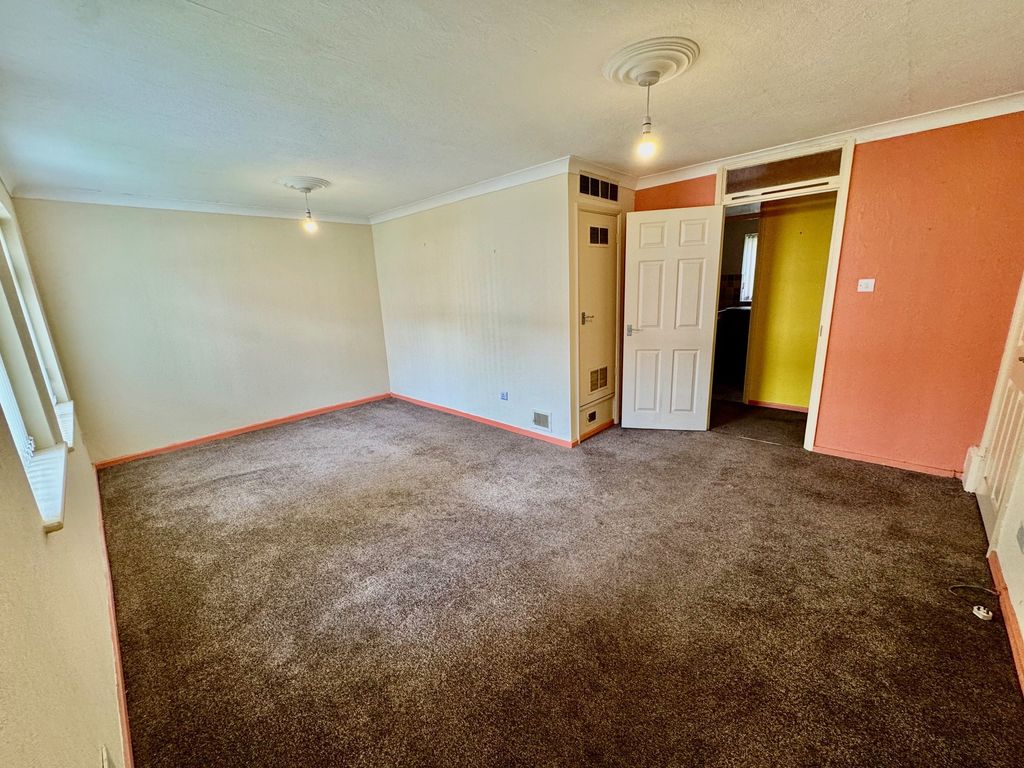 Property photo 2 of 7 1