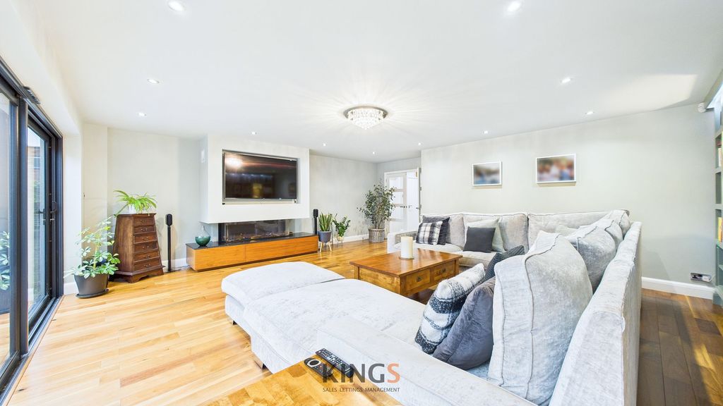 Additional image 17 of 5 bed detached house for saleUpland Drive, Brookmans Park AL9