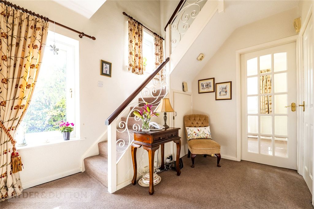 Property photo 2 of 19 Hallway