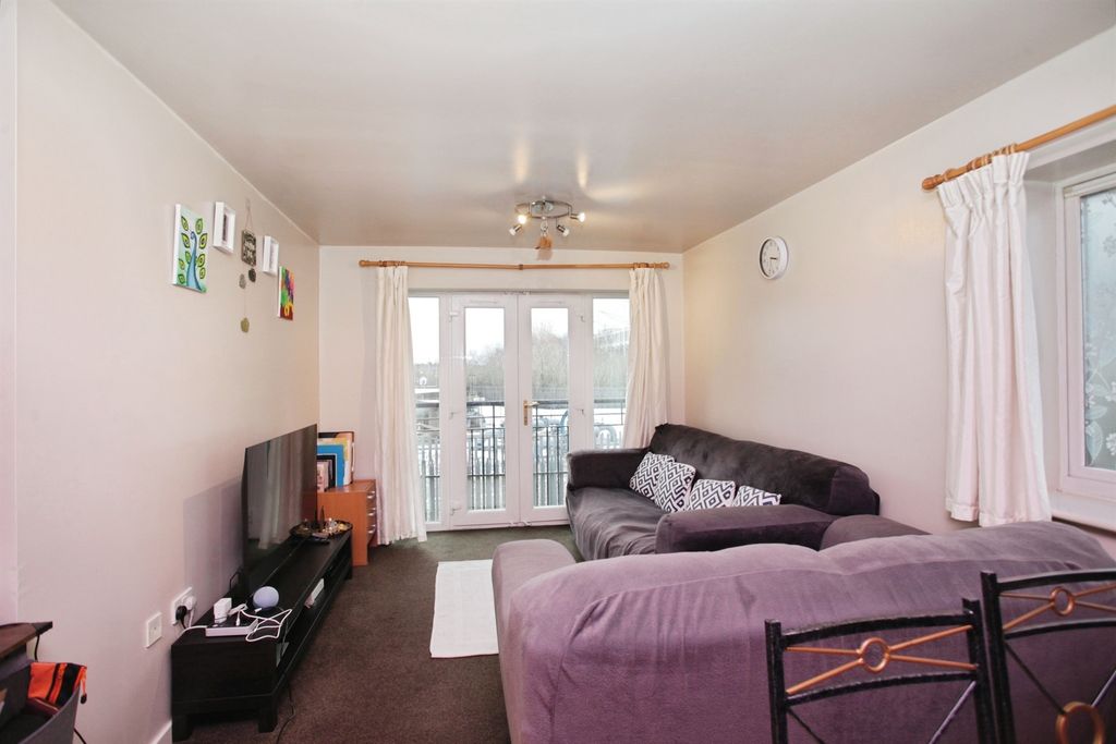 Property photo 3 of 9