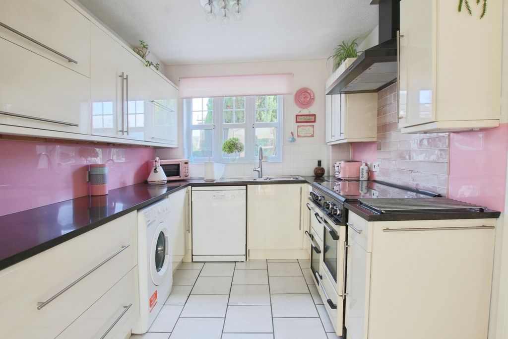 Property photo 3 of 31 4587933