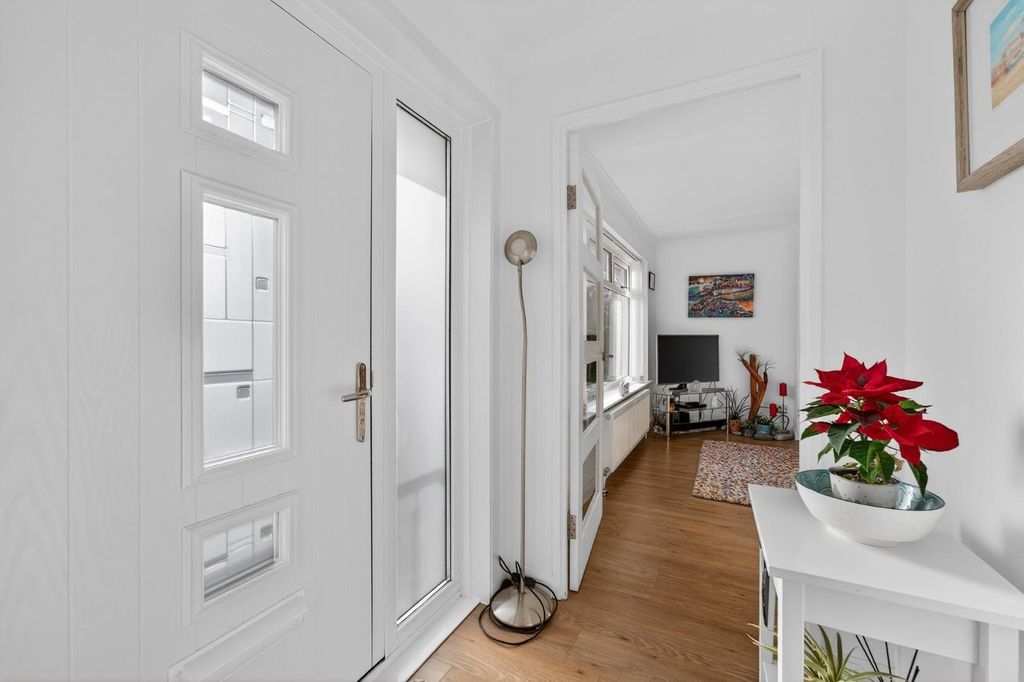 Property photo 2 of 35 5_19 Glen Avenue_05.Jpg