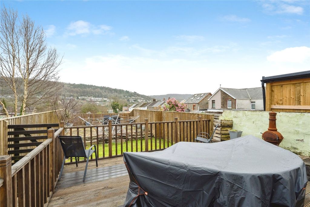 Property photo 2 of 16 Picture No. 24