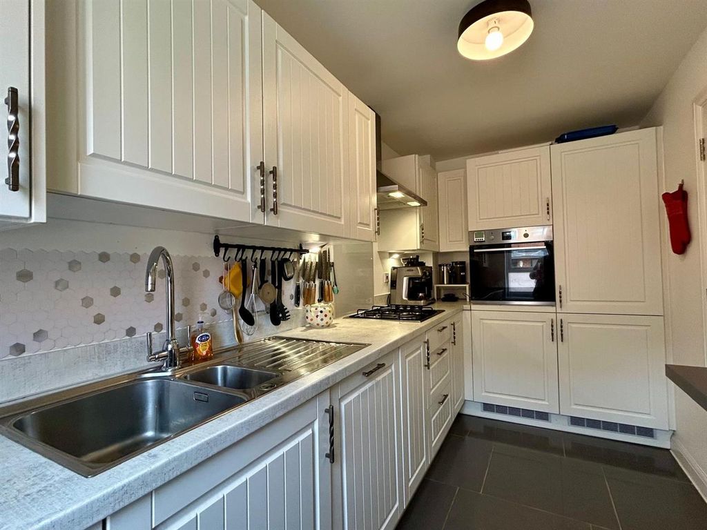 Property photo 2 of 23 Kitchen Breakfast Room